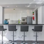 Old Town Apartment *