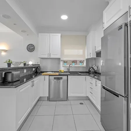 Old Town Apartment *