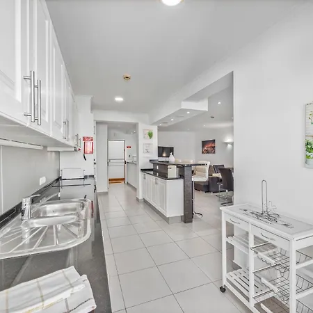 Old Town Apartment *